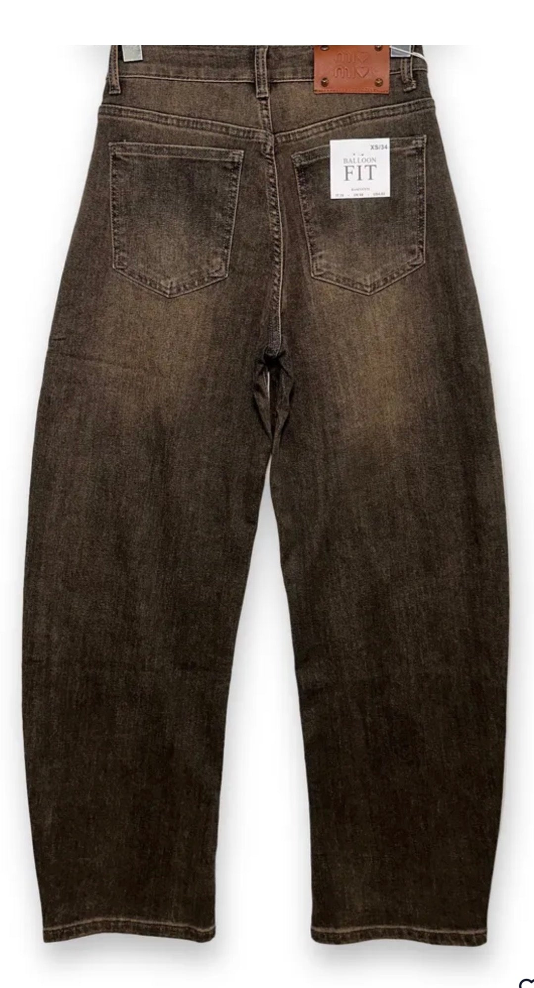 21002 Jeans balloon in denim moro vintage
62%CO 37%PL 1%EA