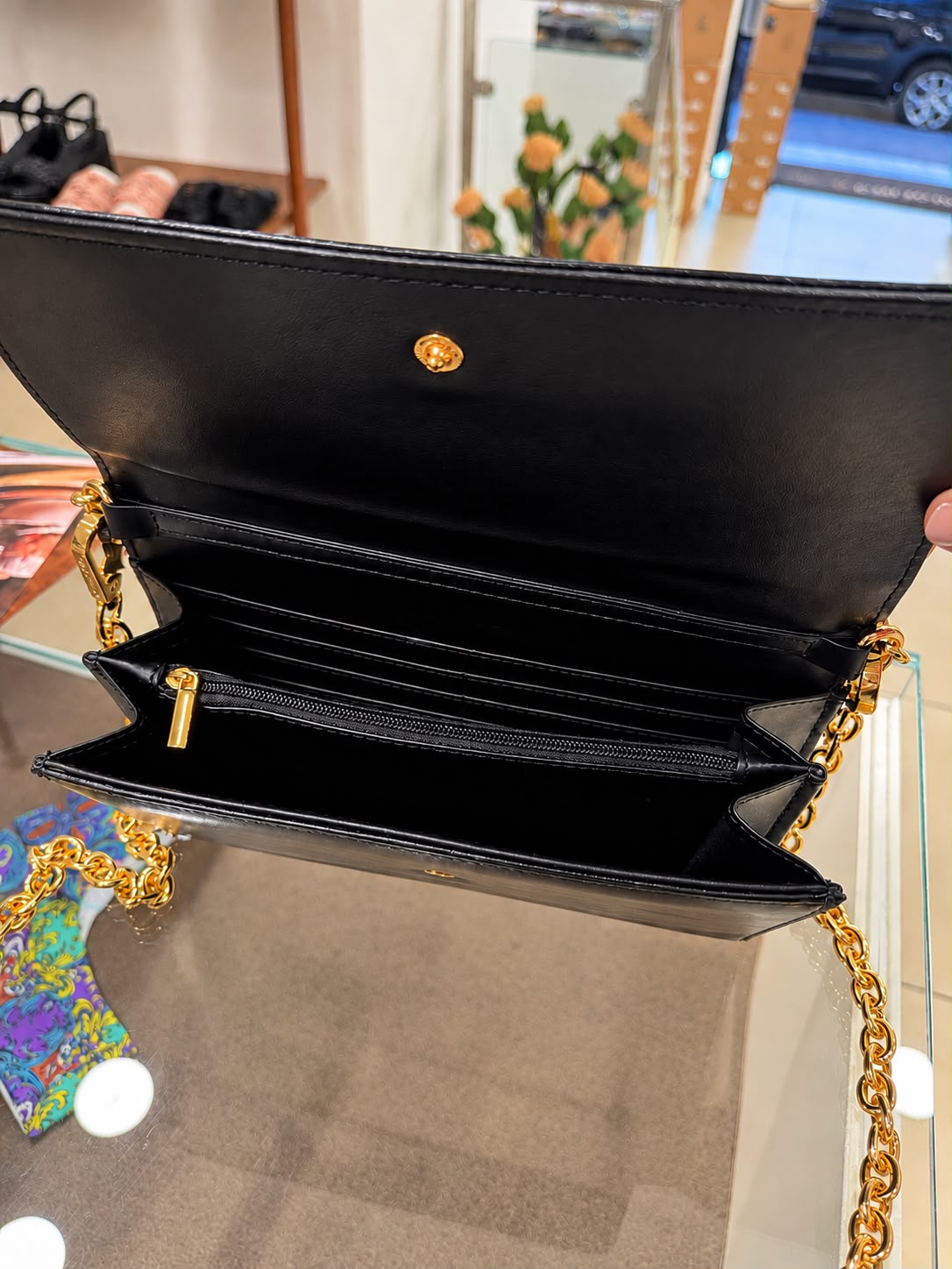 THE CASE CHAIN RUE MADAM